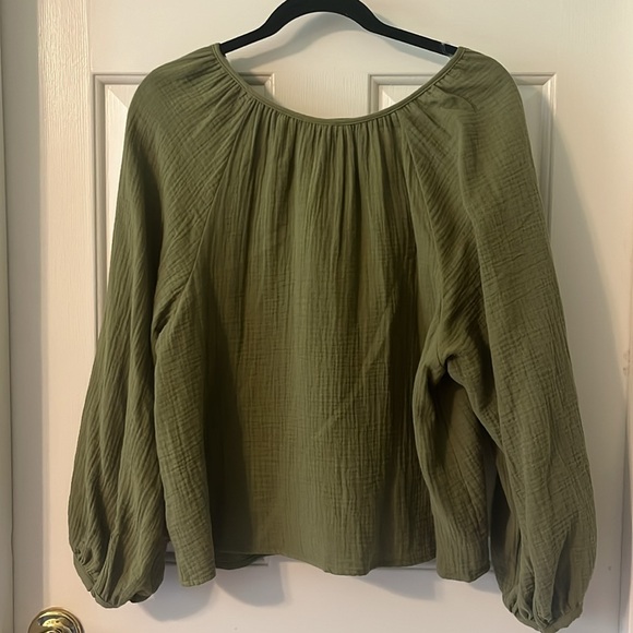 NWT green blouse - Picture 5 of 5